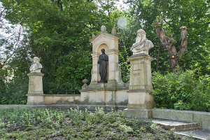 Hahnemann Lutze Denkmal 2001 01 480px.png